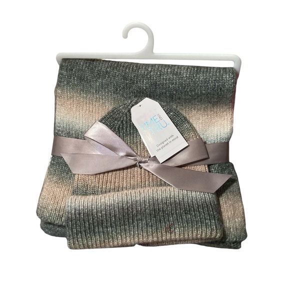 Time And Tru Ombre Tie Dye Beanie And Scarf Set - Picture 8 of 10